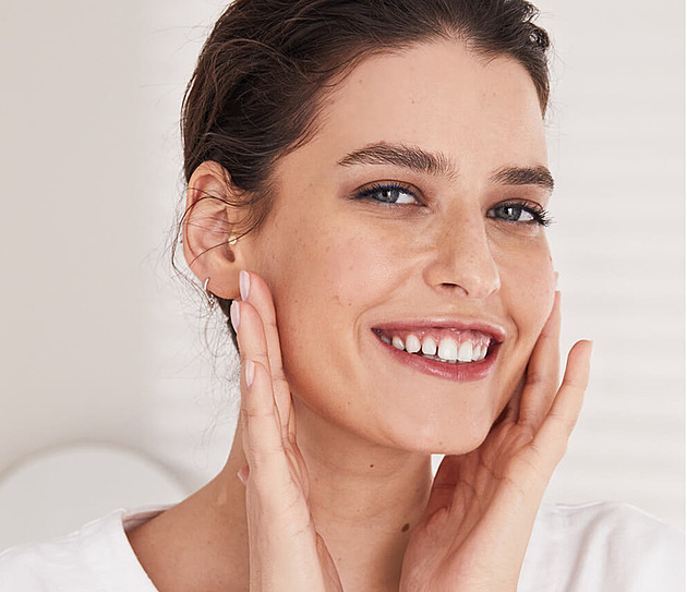 Šťavnatá, sexy a plná energie. Získejte pleť dokonalou pro jarní dny