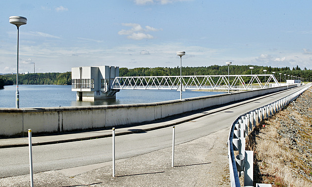 Římovská přehrada dostane přísnější ochranu, má zamezit výskytu sinic