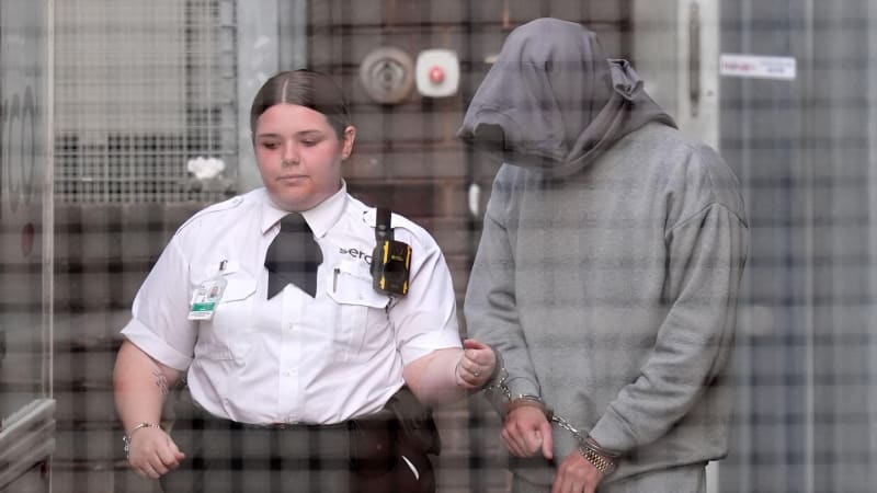 Po brutálním znásilnění si uspořádali grilovačku. Britům už s migranty dochází trpělivost