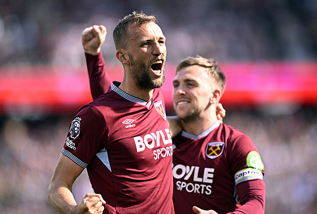 ONLINE: Souček pomohl West Hamu k vítězství, Kinský má nulu. Hraje Arsenal