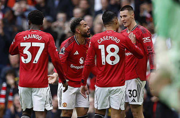 United si zajistil Ligu mistrů, ve šlágru porazil Liverpool. Večer hraje Tottenham
