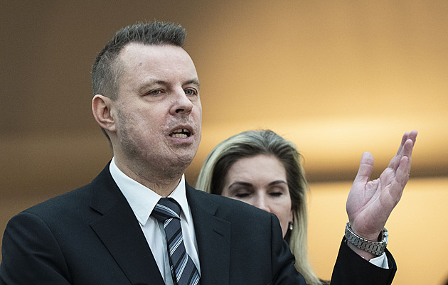 „Nepodléhejme trendům.“ Rajchl ve Sněmovně loboval za uhlí, Turek souhlasí