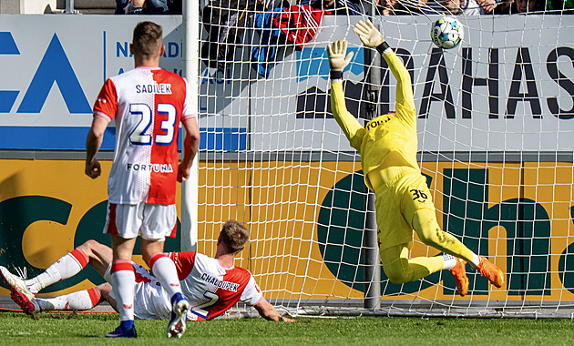 ONLINE: Hradec Kr. - Slavia 3:0, domácí míří do Evropy, náskok zvyšuje Horák