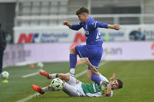 ONLINE: Jablonec - Karviná 1:0, nařízenou penaltu za ruku proměňuje Jawo