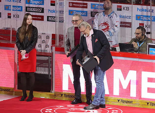 Oceláři lákali, těší šéfa Třince. Kouče Žabku chválí, Motákovi reprezentaci přeje