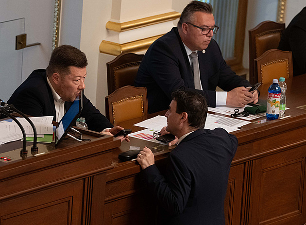 Poslanci bojují o členy Rady ČT. Jakob navrhuje, aby o nich rozhodli veřejně