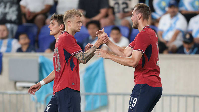 MS ve fotbale ON-LINE: Na Čechy se valily potíže. Po chaosu na cestě dostali sprchu