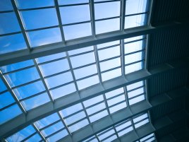 Nové stropní světlo Philips Skylight napodobuje oblohu a slunce. Cena nepotěší