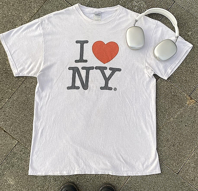 Z obyčejného suvenýru z New Yorku je módní hit. Po téměř 50 letech je zpět