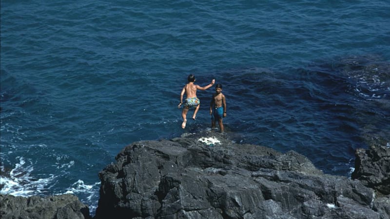 Velká tragédie v Katalánsku: Tři chlapci zemřeli během skoků do rozbouřeného moře