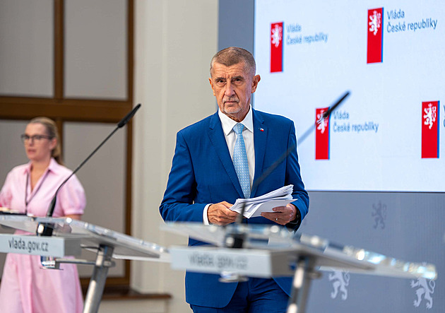 Vláda rozhodla, že v delegaci na summit NATO nebude prezident Pavel
