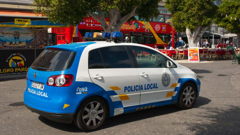Brutální útok na Tenerife skončil smrtí: Muž senegalského původu napadl seniory, policii uniká