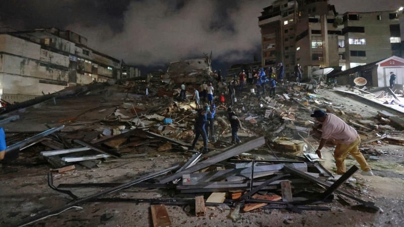 ON-LINE: Záchranáři pátrají v troskách po přeživších. Pomoc Venezuele nabídli Trump i Babiš