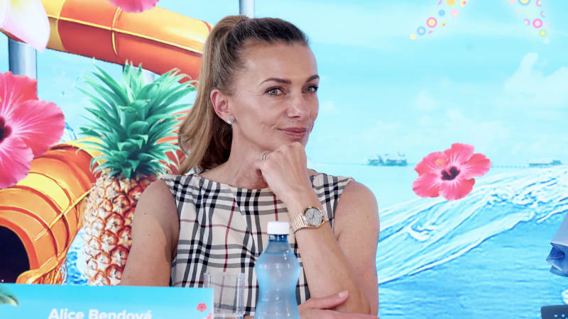 Herečka Bendová skončila v péči lékařů. Přišla o část práce, její trable komentoval i Šmucler