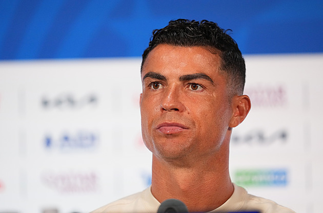 Ronaldo ukázal své „hračky“ v garáži. Luxusní sbírkou vyrazil fanouškům dech