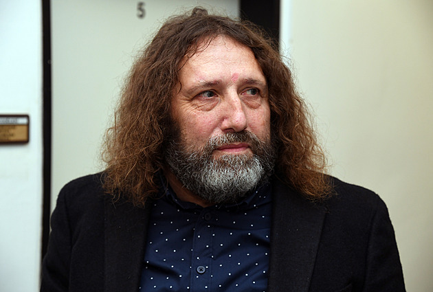 Mám psychiatra a rajčata. Po zabití soudí expolitika za podvod, chce podmínku