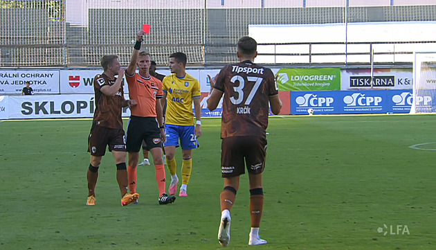 Plzeňský Krčík si za vyloučení nezahraje čtyři zápasy, Sparta zaplatí 160 tisíc