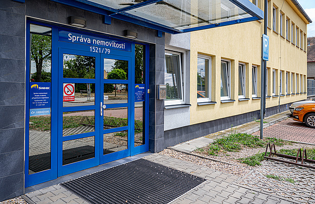 Odpojila podřízenou a poslala 46 milionů. Hradci se z podvodu zatím vrátila jen malá část