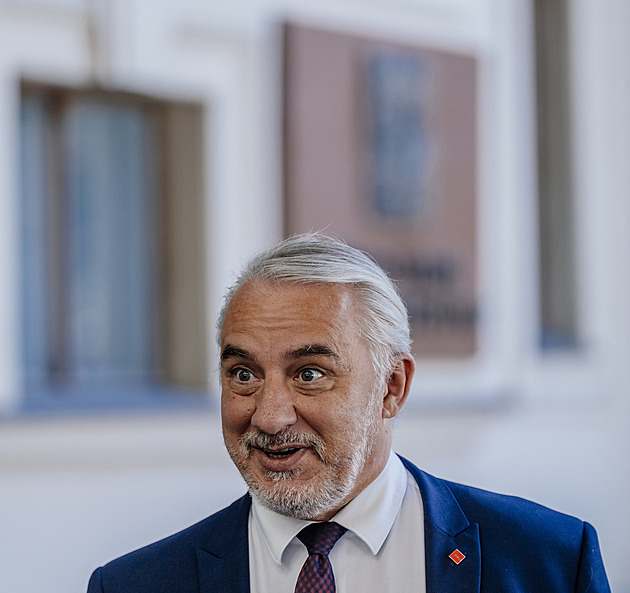Odbory projednají revoluci ve změnách platů